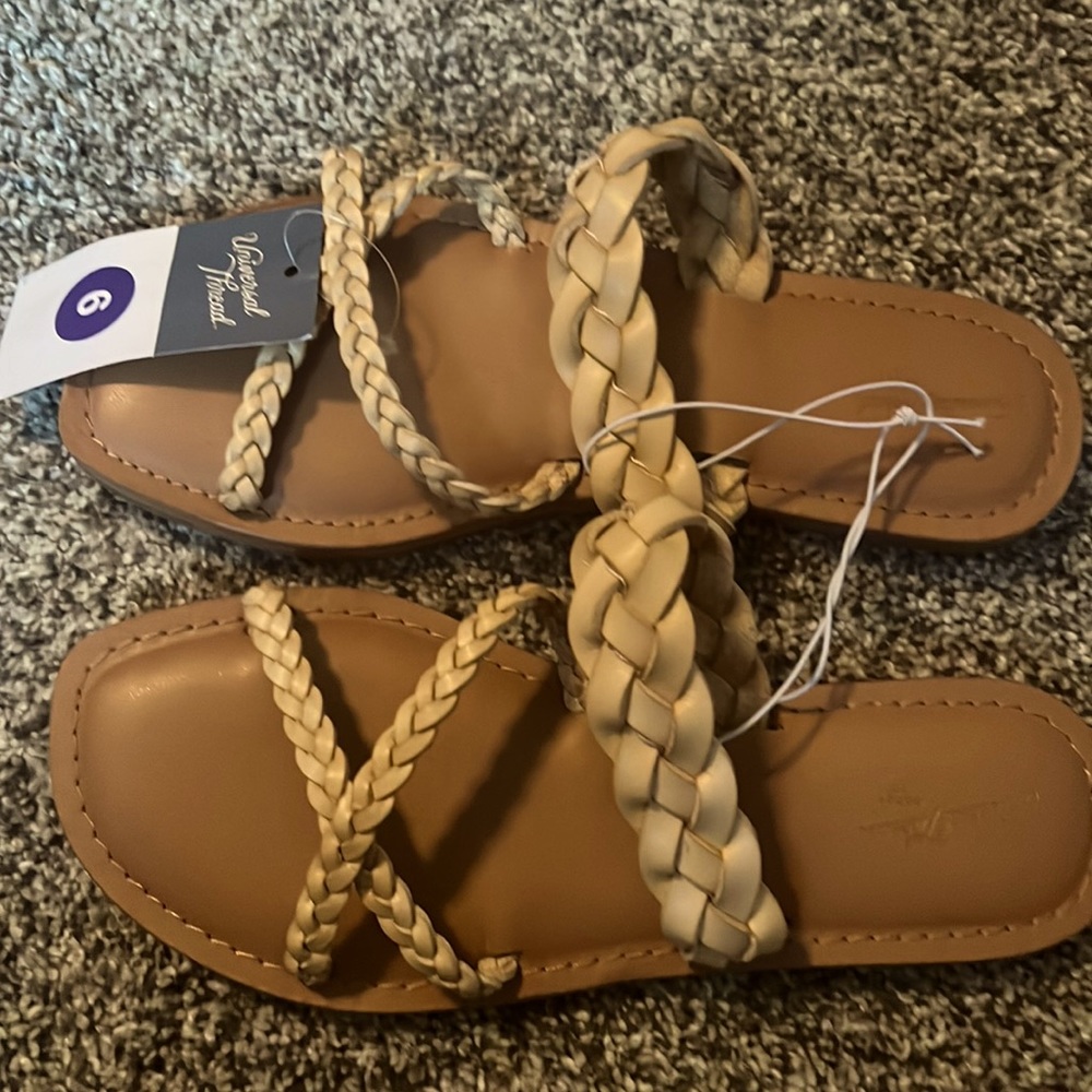 Universal Thread Sandal